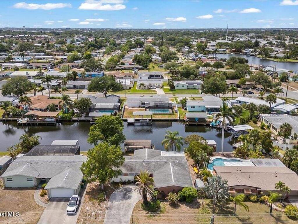 945 E Richland Avenue, Merritt Island, FL 32953