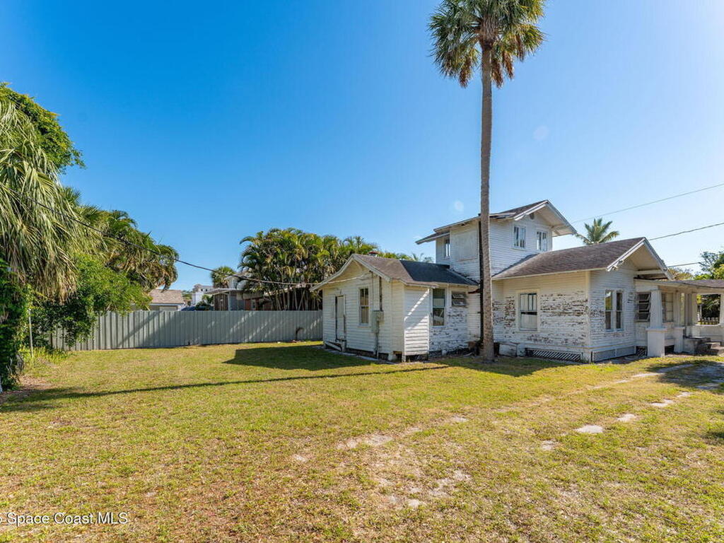 2106 Vernon Place, Melbourne, FL 32901
