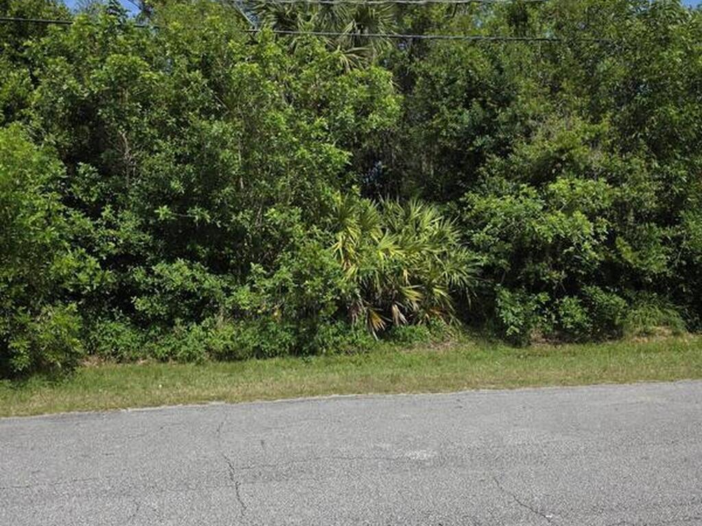 511 NW Grenada Street, Port St. Lucie, FL 34983