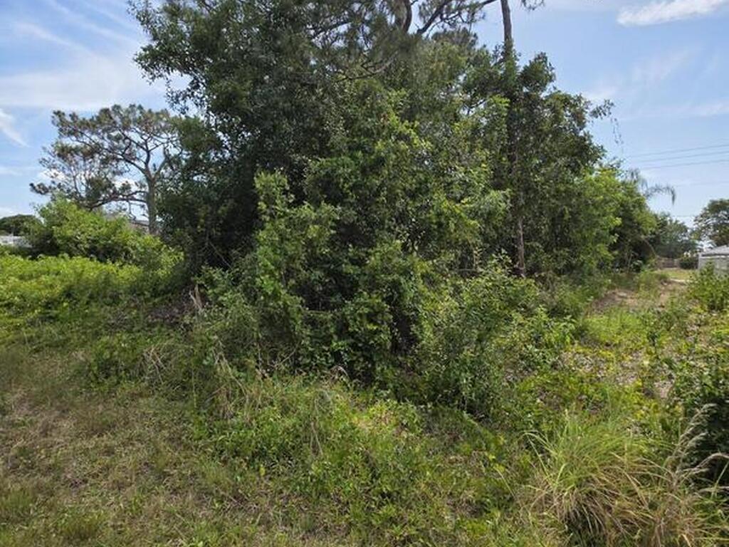 511 NW Grenada Street, Port St. Lucie, FL 34983