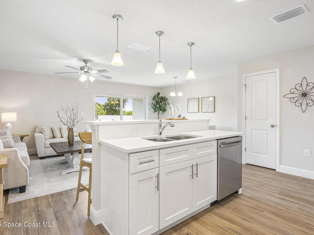 207 Hidden Woods Place, Melbourne, FL 32901