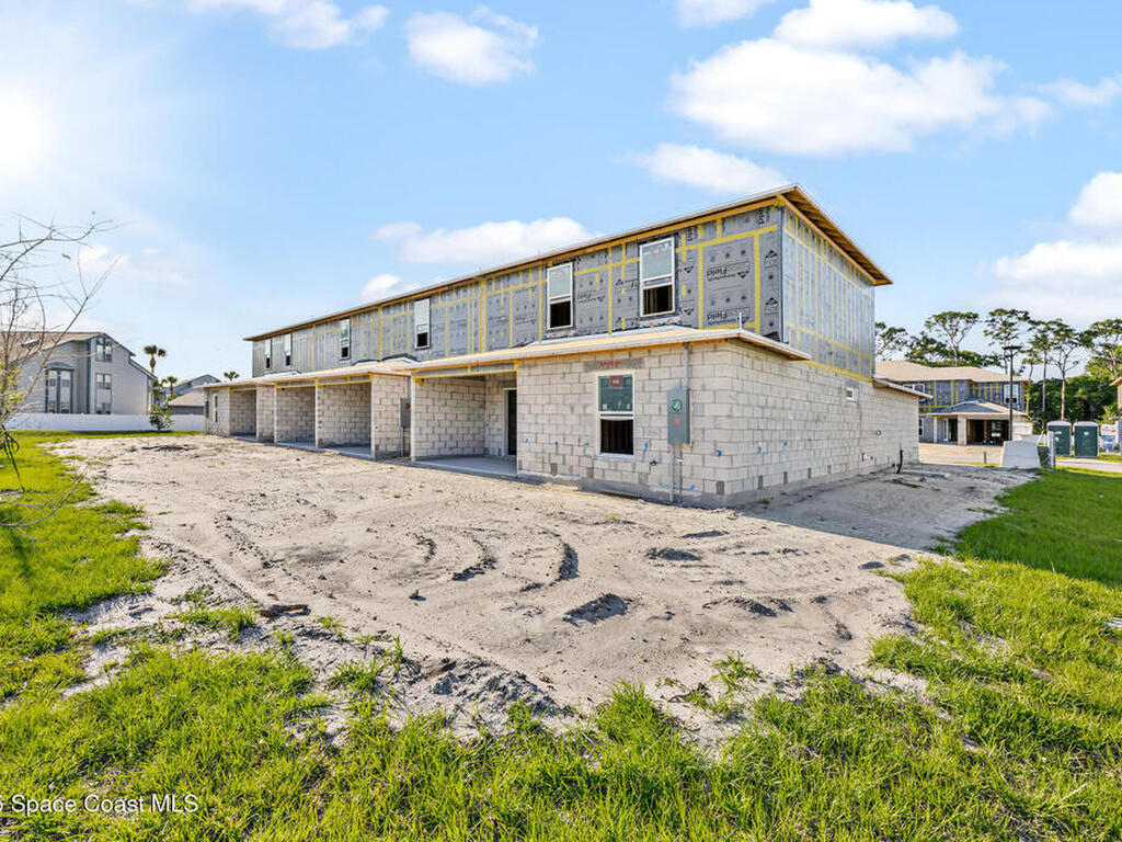 207 Hidden Woods Place, Melbourne, FL 32901