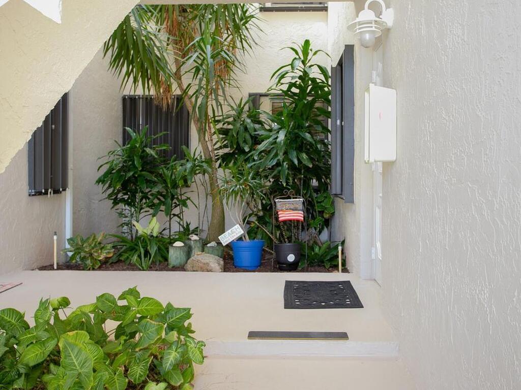 3212 S Lakeview Circle, Ft. Pierce, FL 34949