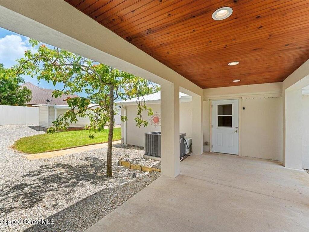 8865 Central Avenue, Micco, FL 32976