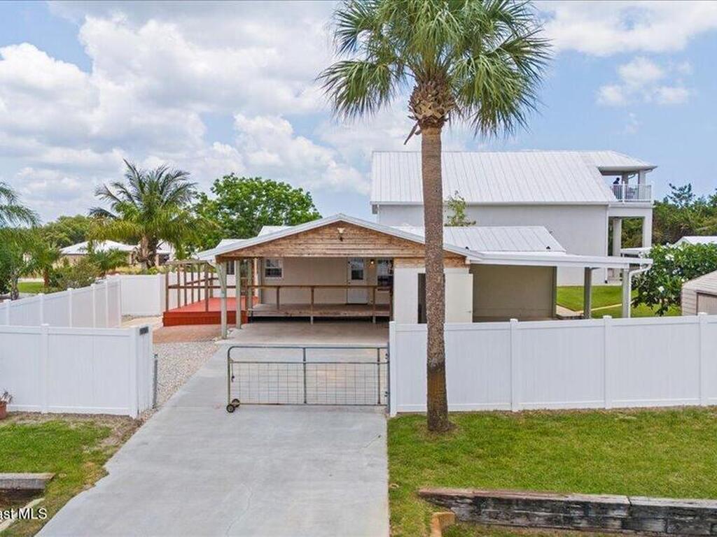 8865 Central Avenue, Micco, FL 32976