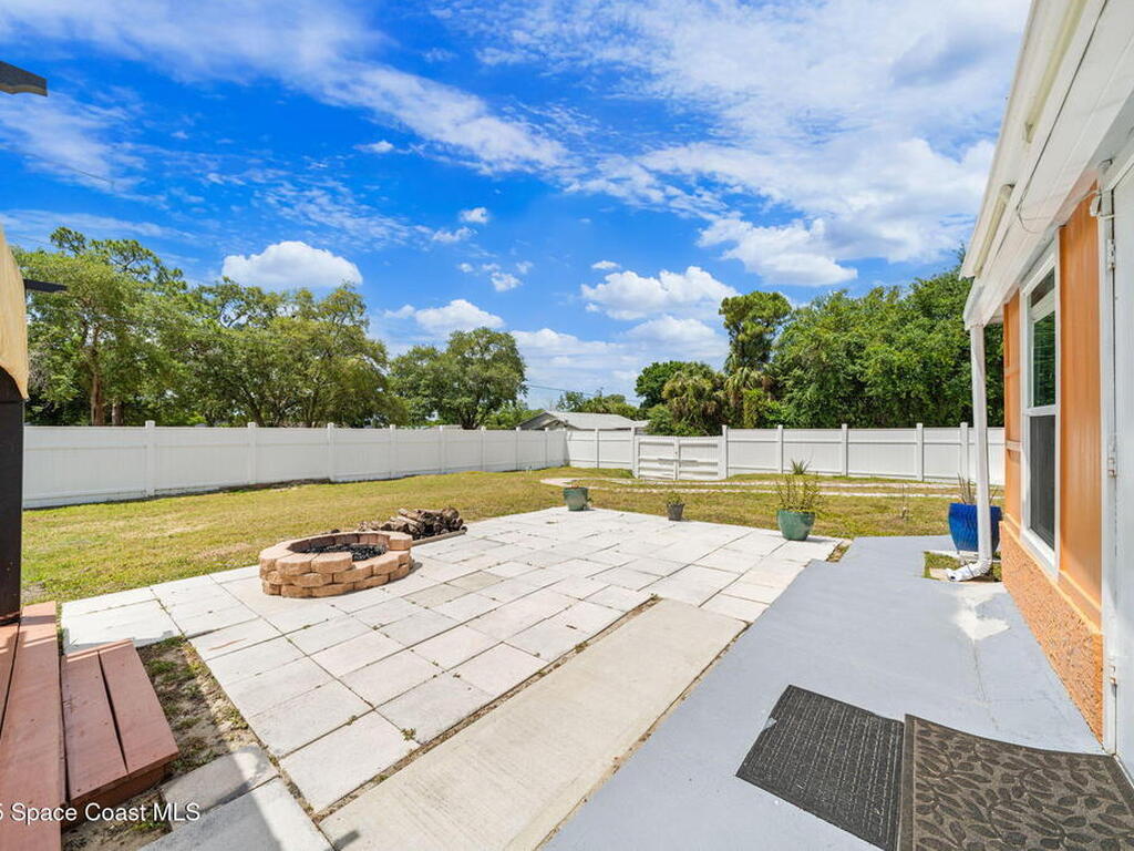 502 Black Horse Street, Palm Bay, FL 32909