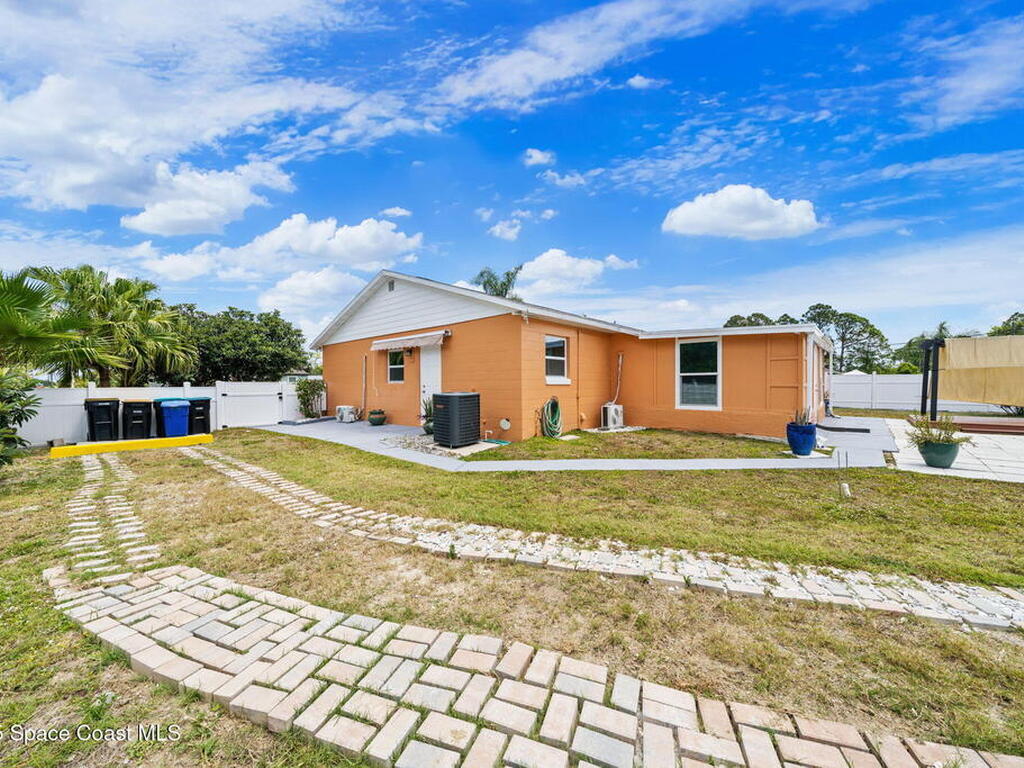 502 Black Horse Street, Palm Bay, FL 32909