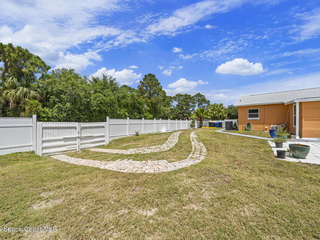 502 Black Horse Street, Palm Bay, FL 32909