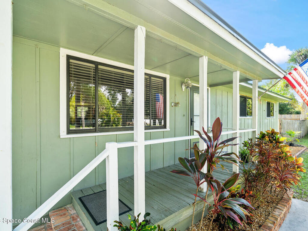 9633 Honeysuckle Drive, Sebastian, FL 32976