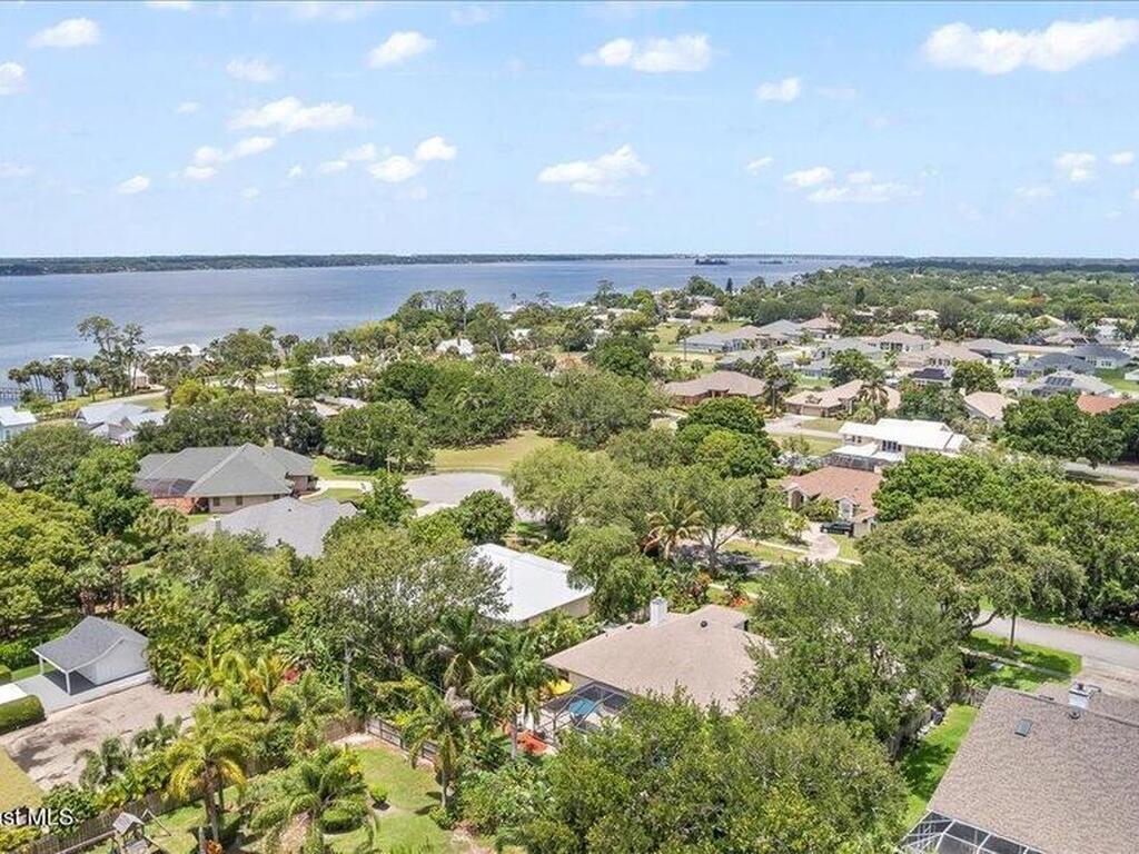 1085 Mercedes Drive, Merritt Island, FL 32952