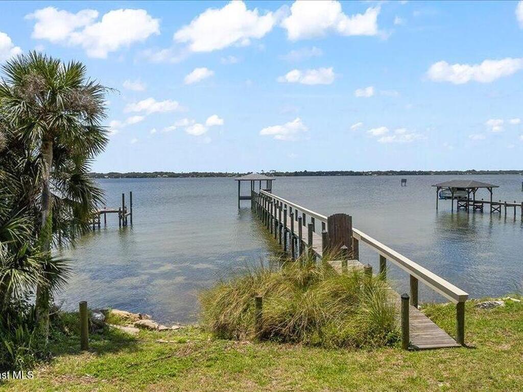 1085 Mercedes Drive, Merritt Island, FL 32952