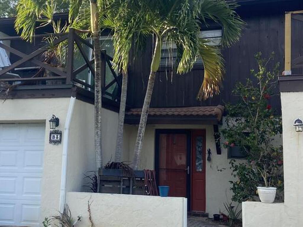 255 S Tropical Trail, Merritt Island, FL 32952