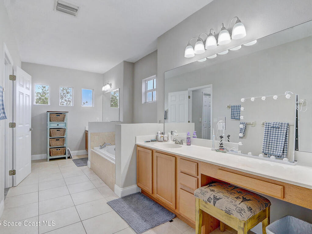 3813 Gatwick Manor Lane, Melbourne, FL 32940