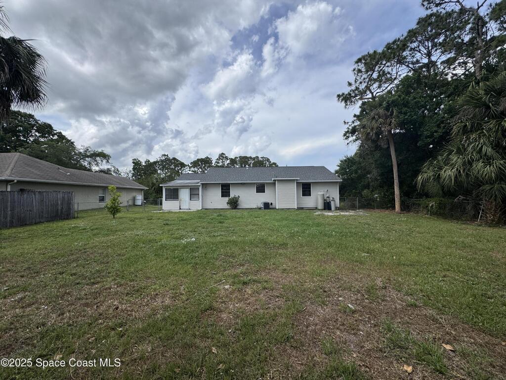 1078 Altamira Street, Palm Bay, FL 32907
