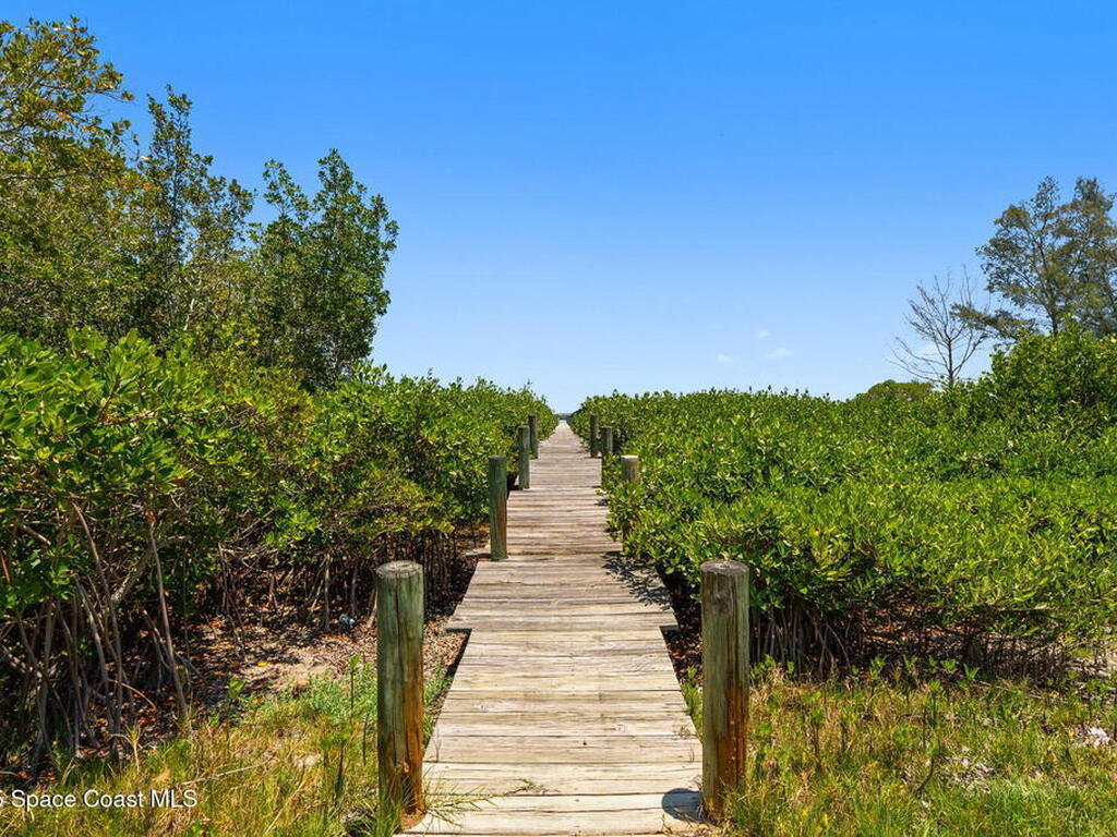 9620 S Tropical Trail, Merritt Island, FL 32952