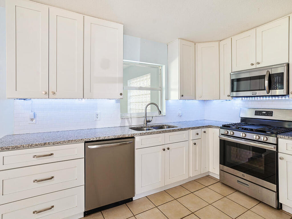 517 Fulton Street Street, Daytona Beach, FL 32114