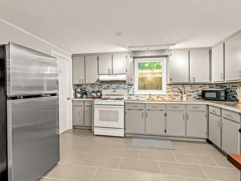 603 E New Haven Avenue, Melbourne, FL 32901
