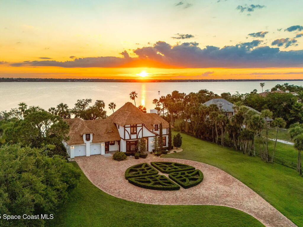 7021 S Tropical Trail, Merritt Island, FL 32952