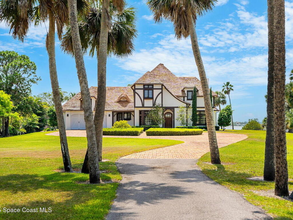 7021 S Tropical Trail, Merritt Island, FL 32952