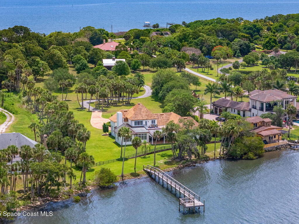7021 S Tropical Trail, Merritt Island, FL 32952