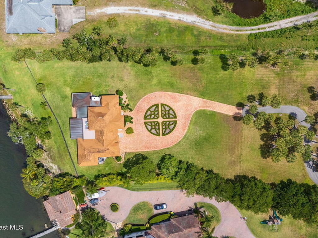 7021 S Tropical Trail, Merritt Island, FL 32952