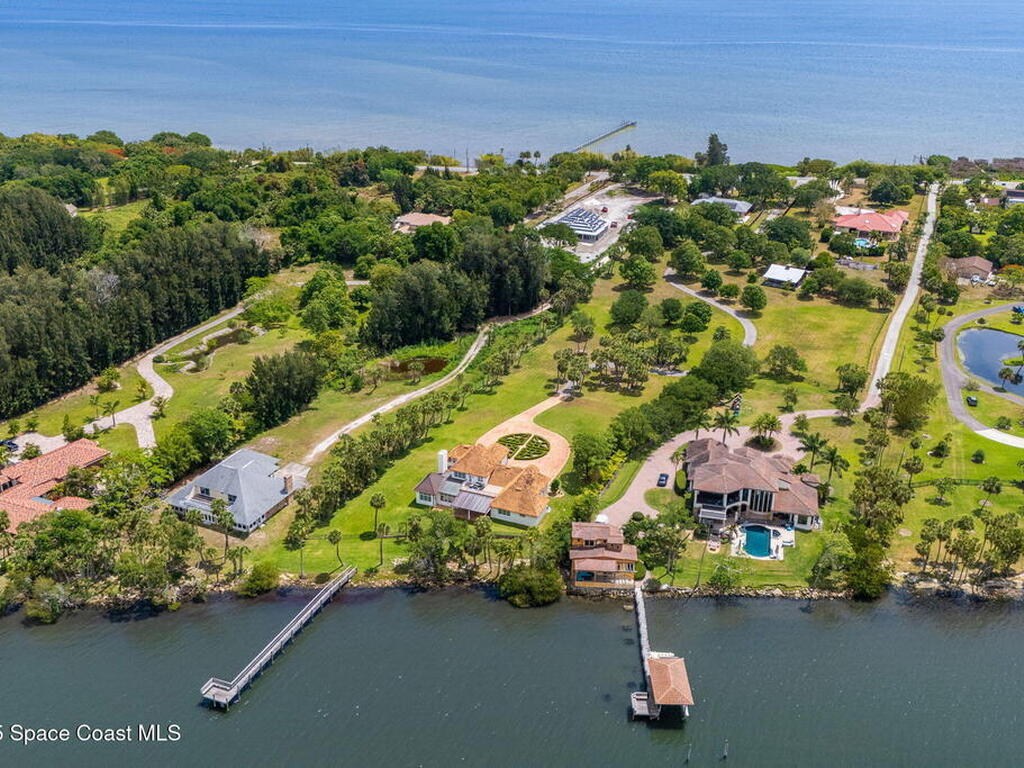 7021 S Tropical Trail, Merritt Island, FL 32952