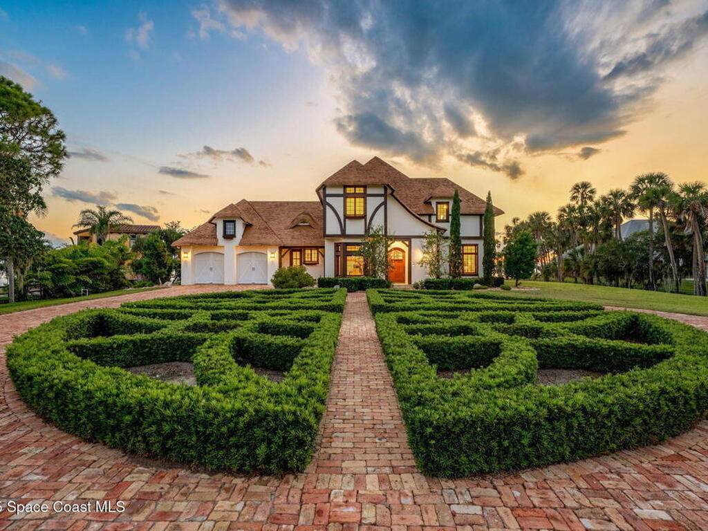 7021 S Tropical Trail, Merritt Island, FL 32952
