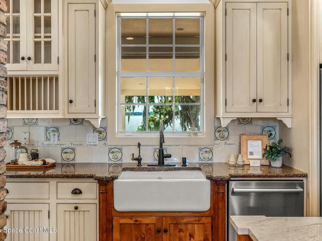 7021 S Tropical Trail, Merritt Island, FL 32952