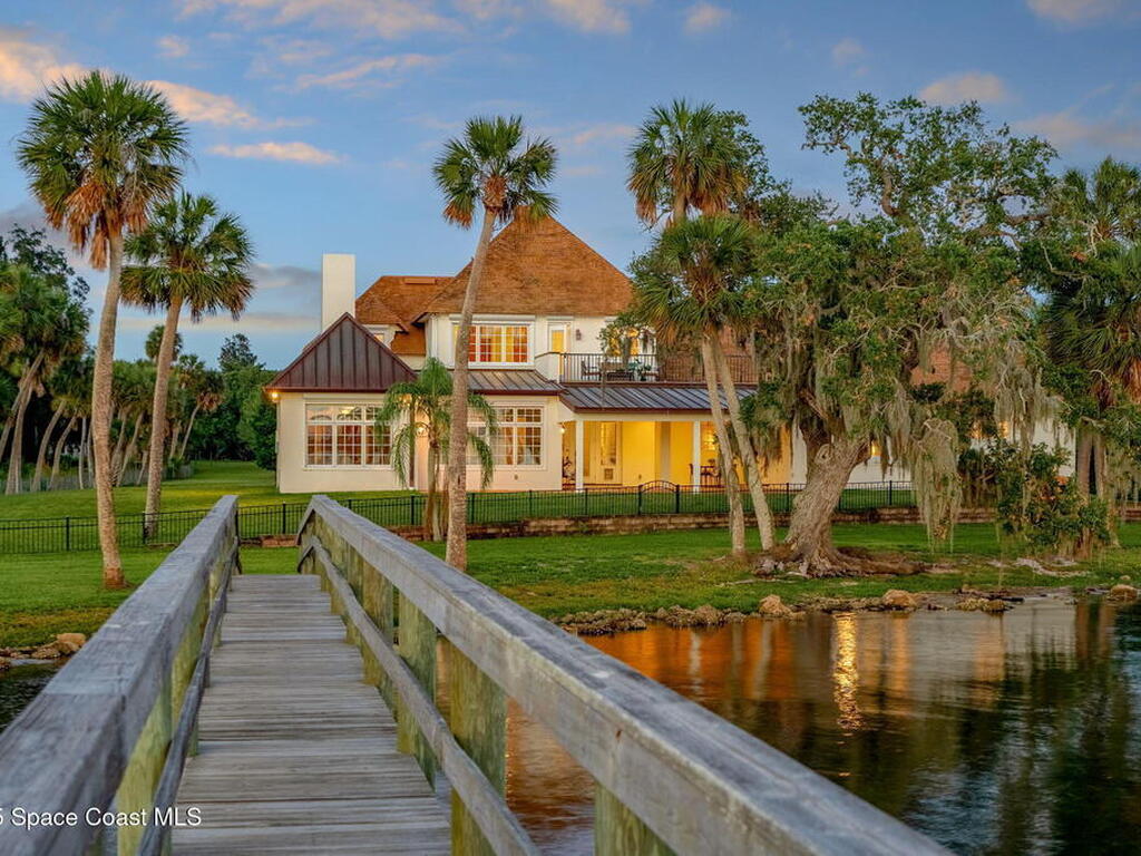 7021 S Tropical Trail, Merritt Island, FL 32952