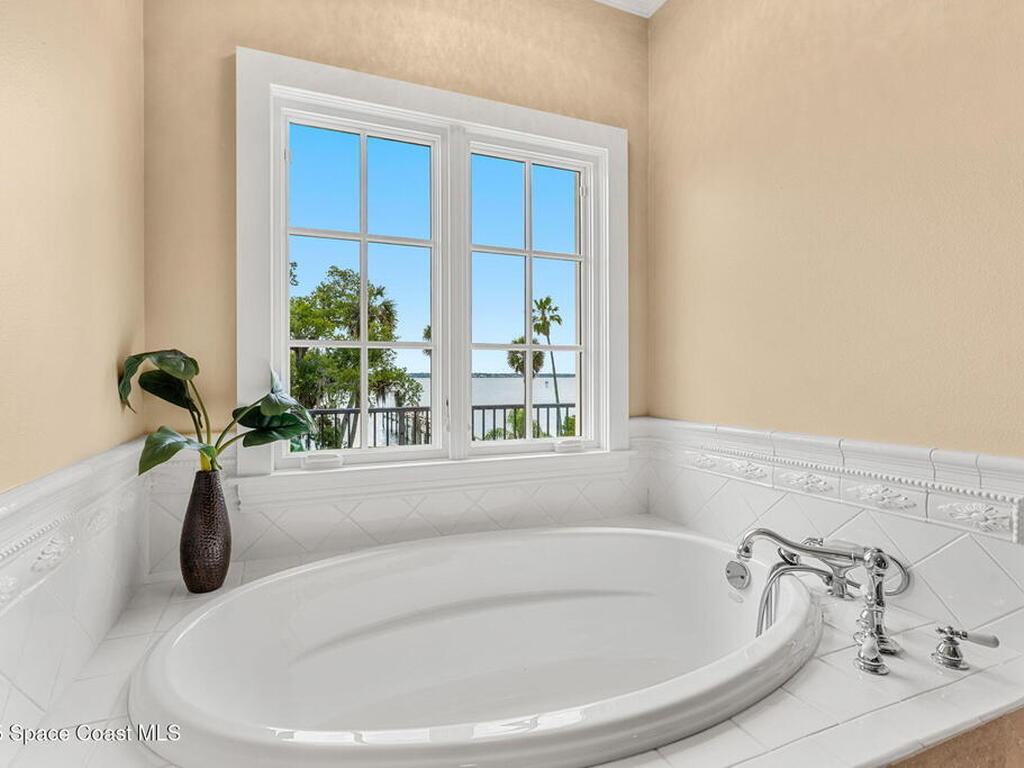 7021 S Tropical Trail, Merritt Island, FL 32952