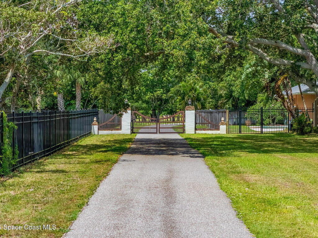 7021 S Tropical Trail, Merritt Island, FL 32952