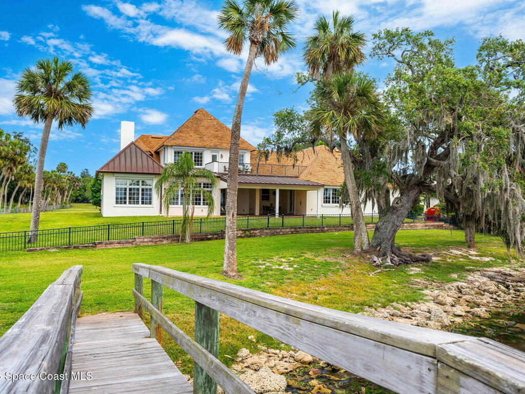 7021 S Tropical Trail, Merritt Island, FL 32952