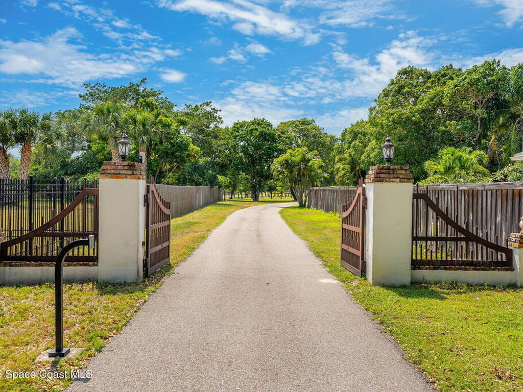 7021 S Tropical Trail, Merritt Island, FL 32952