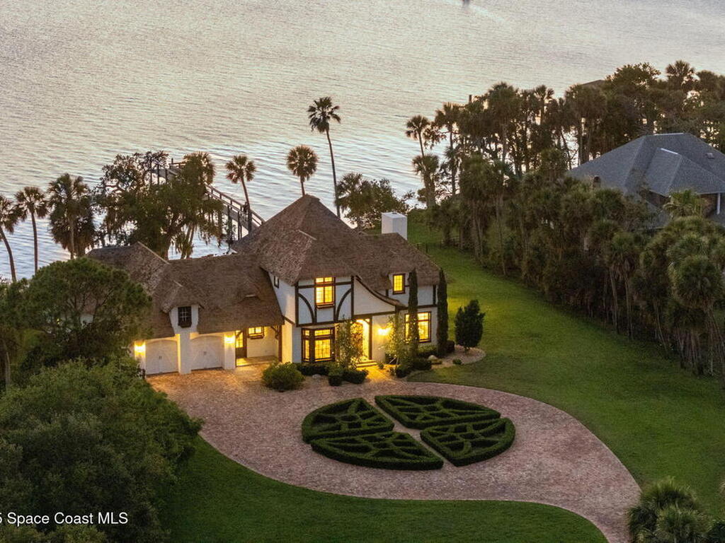 7021 S Tropical Trail, Merritt Island, FL 32952