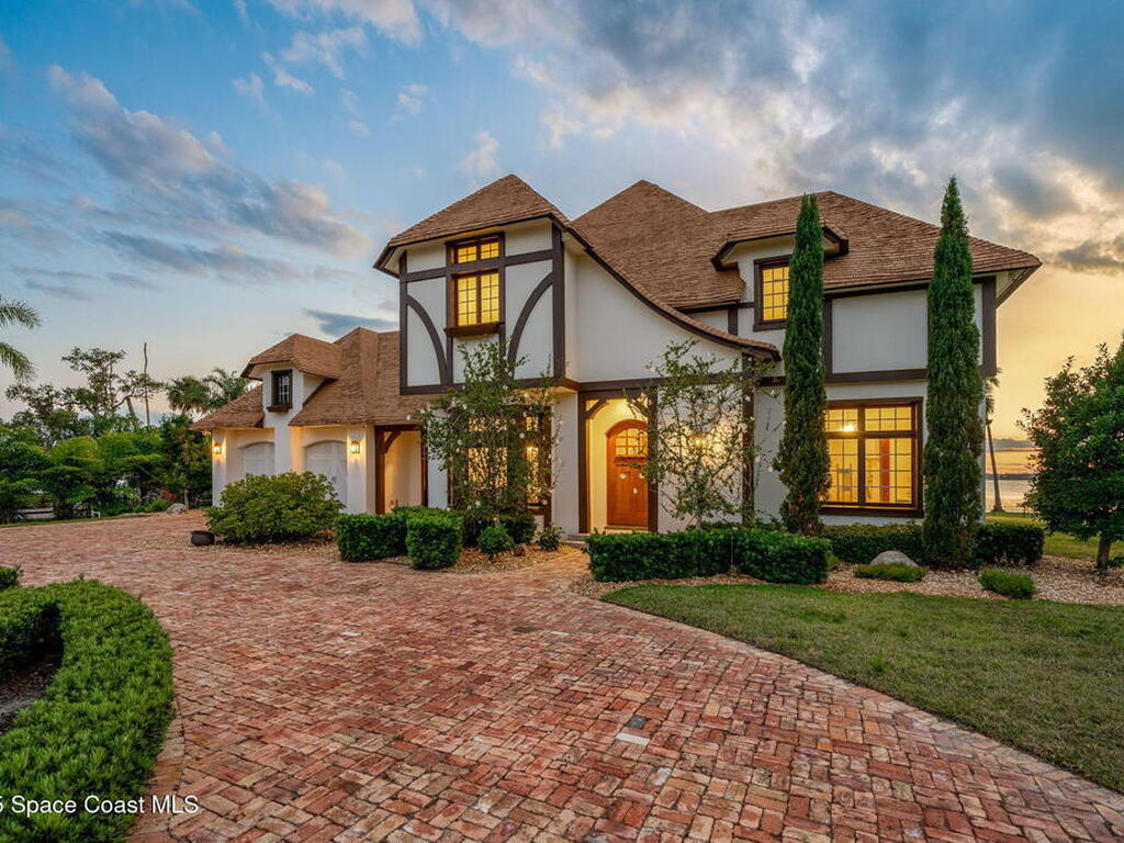 7021 S Tropical Trail, Merritt Island, FL 32952