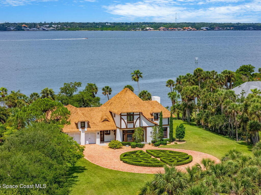 7021 S Tropical Trail, Merritt Island, FL 32952