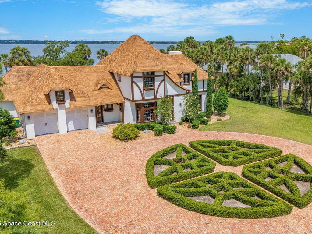 7021 S Tropical Trail, Merritt Island, FL 32952