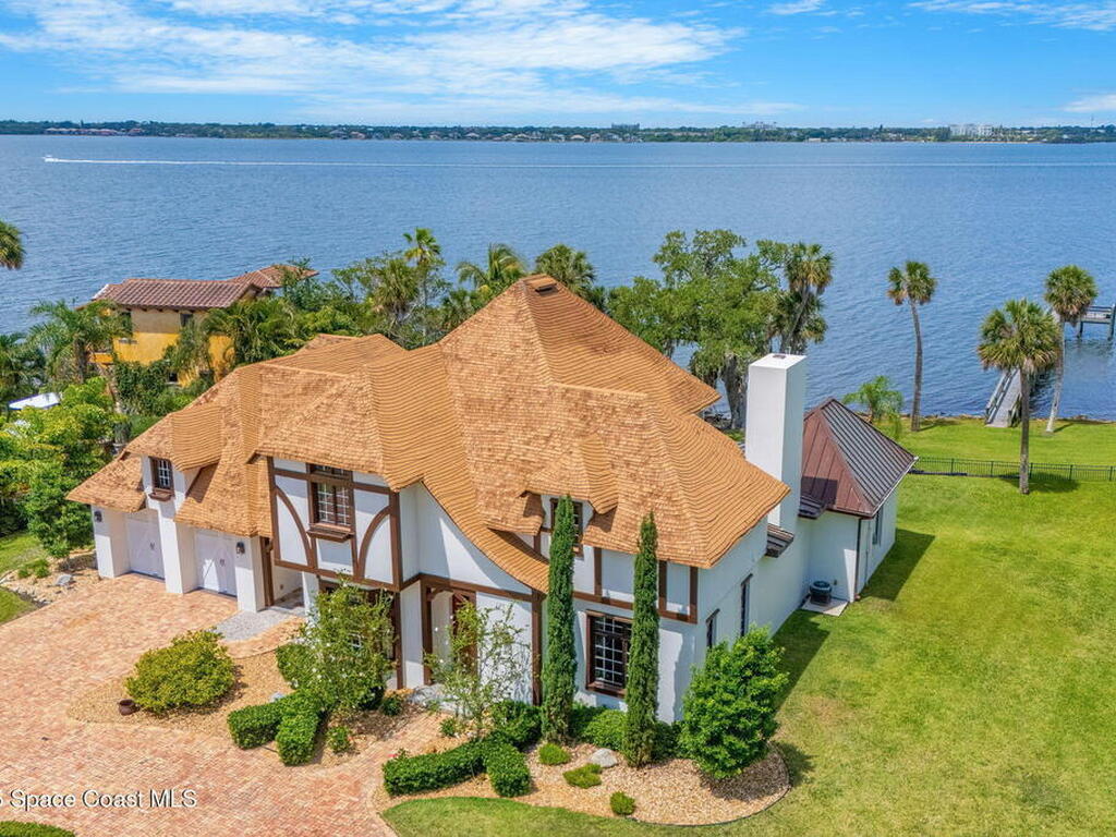 7021 S Tropical Trail, Merritt Island, FL 32952