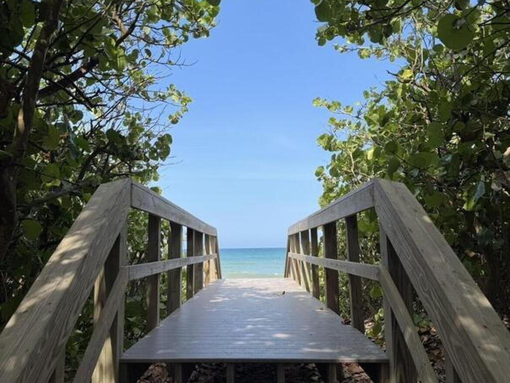 2007 Oak Street, Melbourne Beach, FL 32951