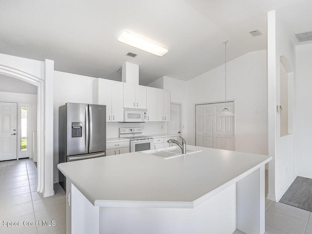 1555 Knoll Ridge Drive, Melbourne, FL 32940