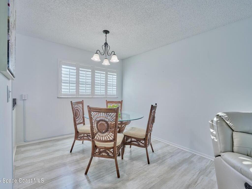 70 Royal Oak Court, Vero Beach, FL 32962