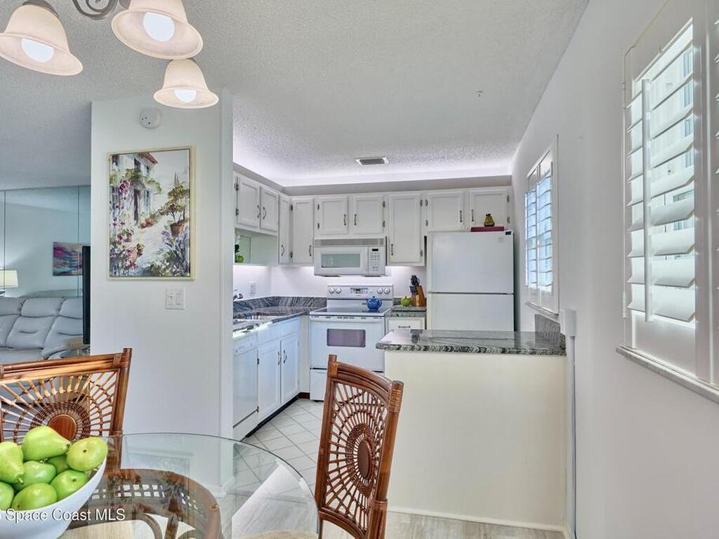 70 Royal Oak Court, Vero Beach, FL 32962