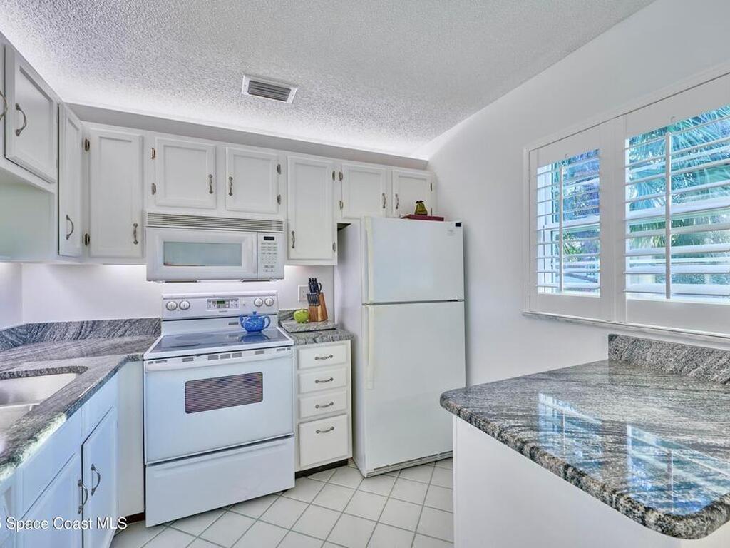 70 Royal Oak Court, Vero Beach, FL 32962