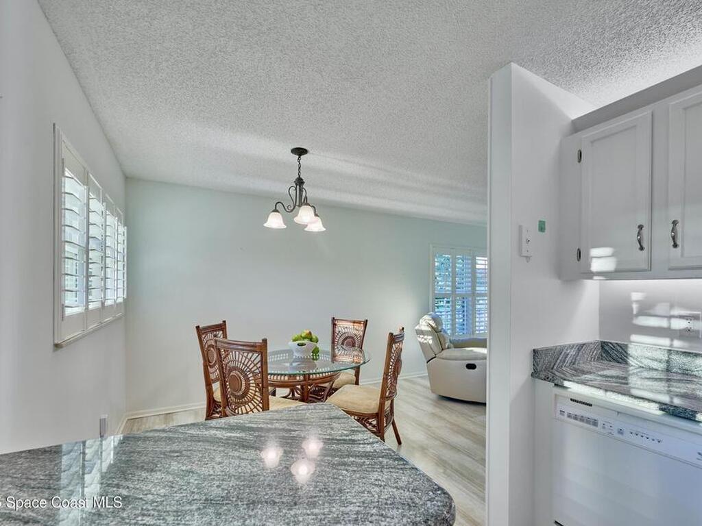 70 Royal Oak Court, Vero Beach, FL 32962