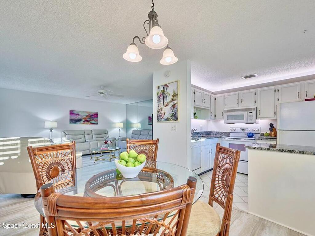 70 Royal Oak Court, Vero Beach, FL 32962