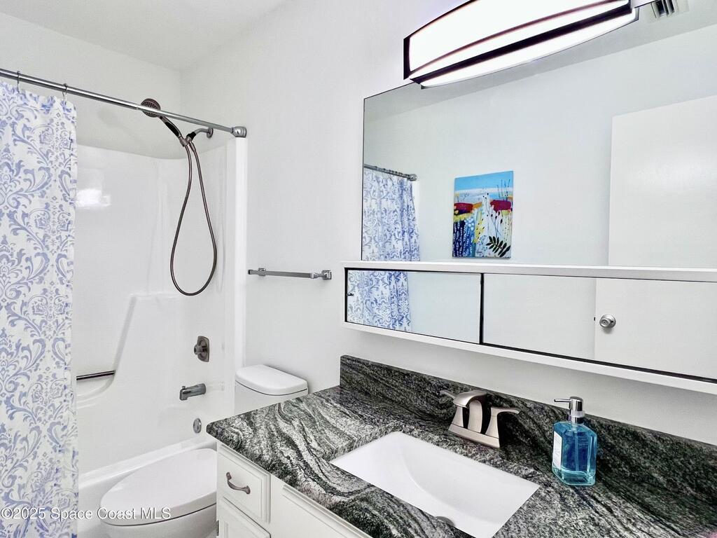 70 Royal Oak Court, Vero Beach, FL 32962