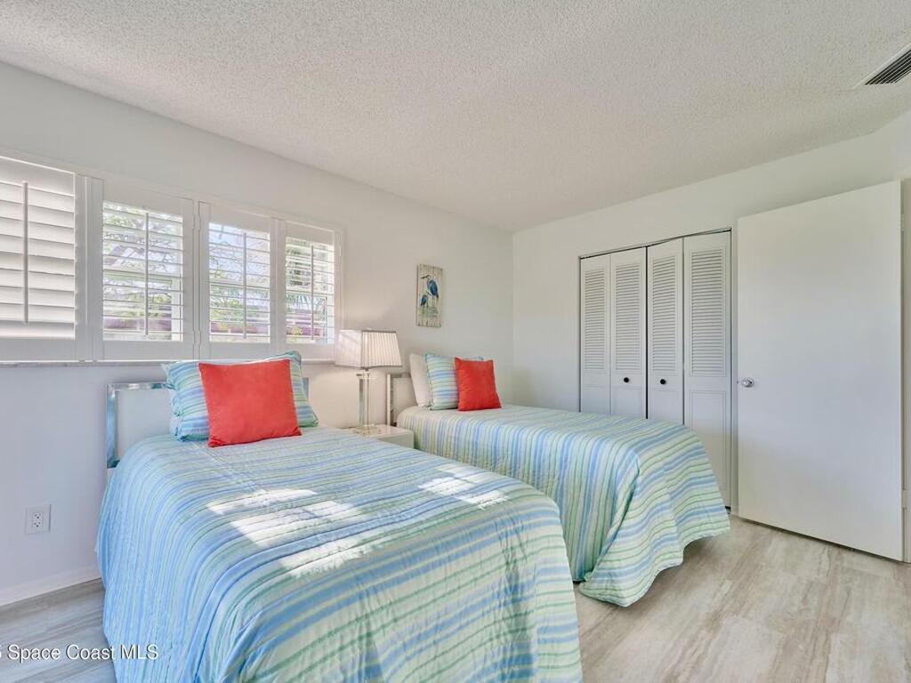 70 Royal Oak Court, Vero Beach, FL 32962