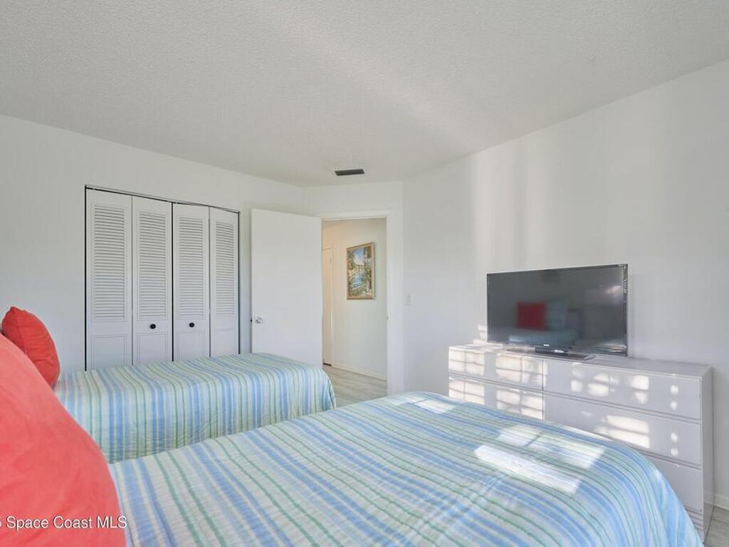 70 Royal Oak Court, Vero Beach, FL 32962