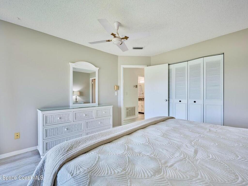 70 Royal Oak Court, Vero Beach, FL 32962