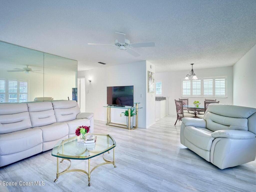 70 Royal Oak Court, Vero Beach, FL 32962